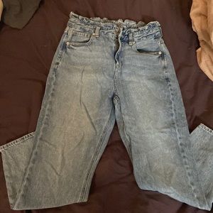 Women’s AE ruffle top high waisted mom jean